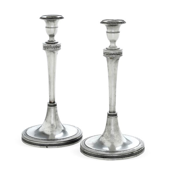 Coppia di candelieri. Napoli, 1809-1824. Marchio dell'argentiere parziale di difficile lettura