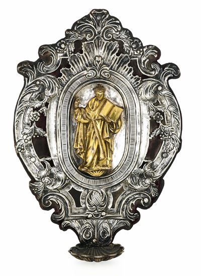 Manifattura italiana del XVIII secolo, Acquasantiera in argento fuso, sbalzato e cesellato con ra...