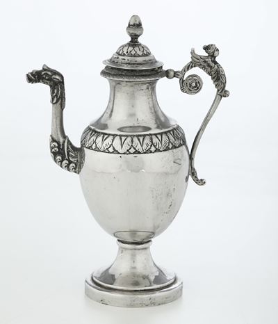Caffettiera, Argento fuso, sbalzato e cesellato, Italia, XIX secolo