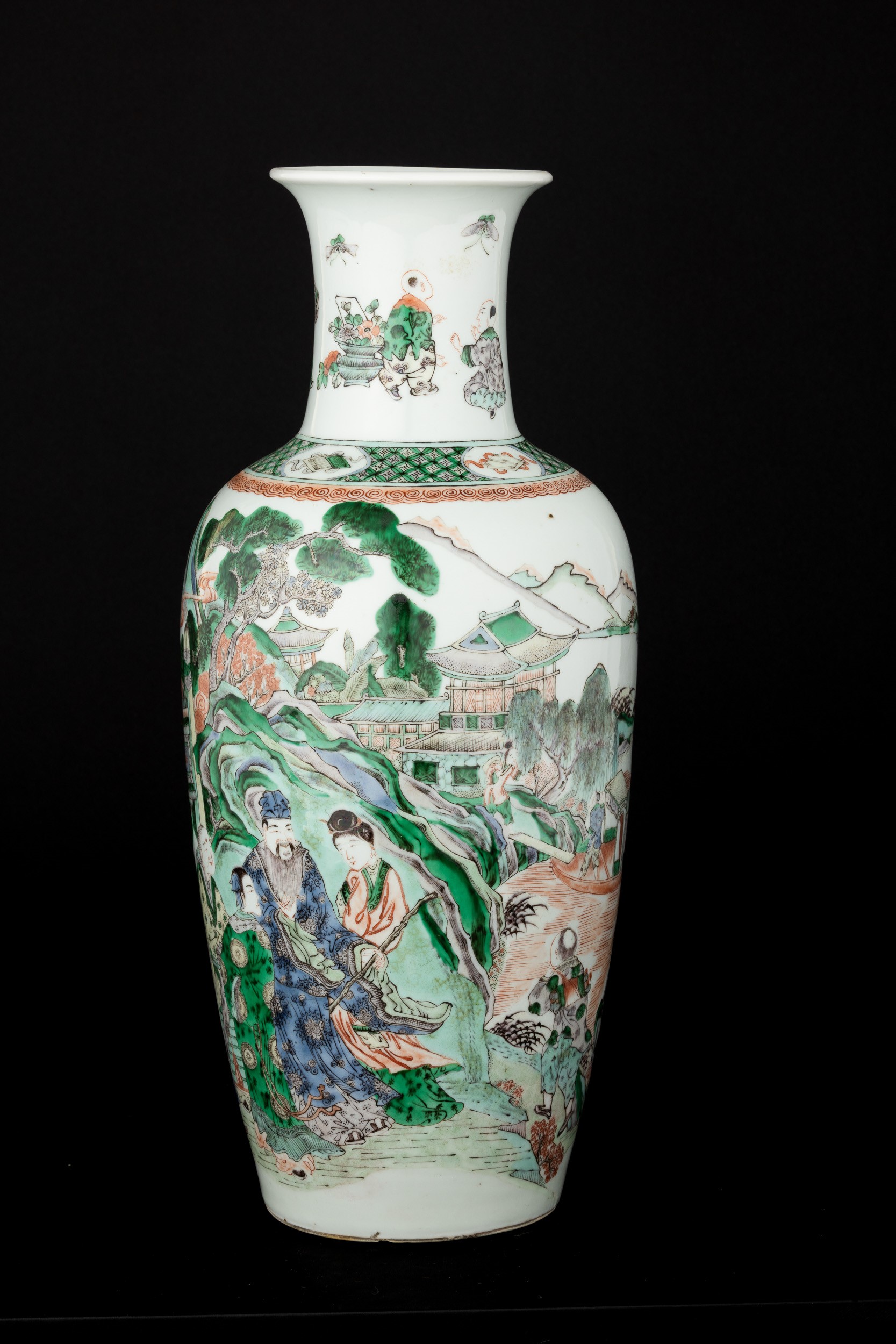 Vaso in Porcellana Famiglia Verde con Paesaggio e Personaggi, Cina, XIX Secolo