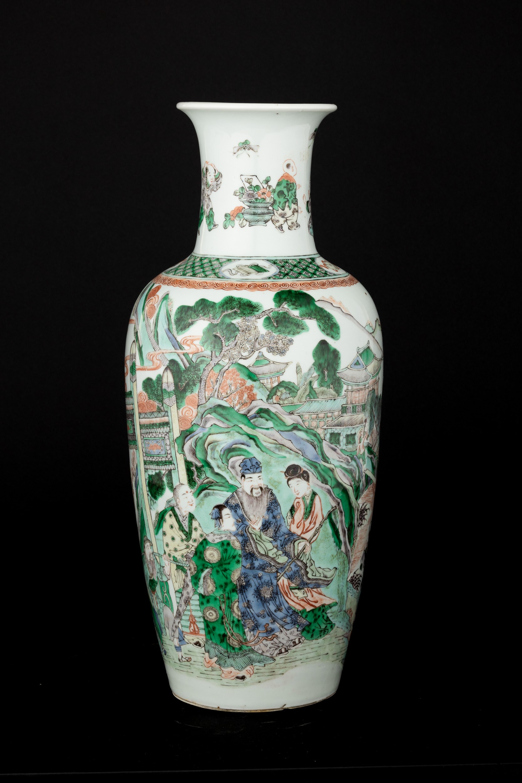 Vaso in Porcellana Famiglia Verde con Paesaggio e Personaggi, Cina, XIX Secolo