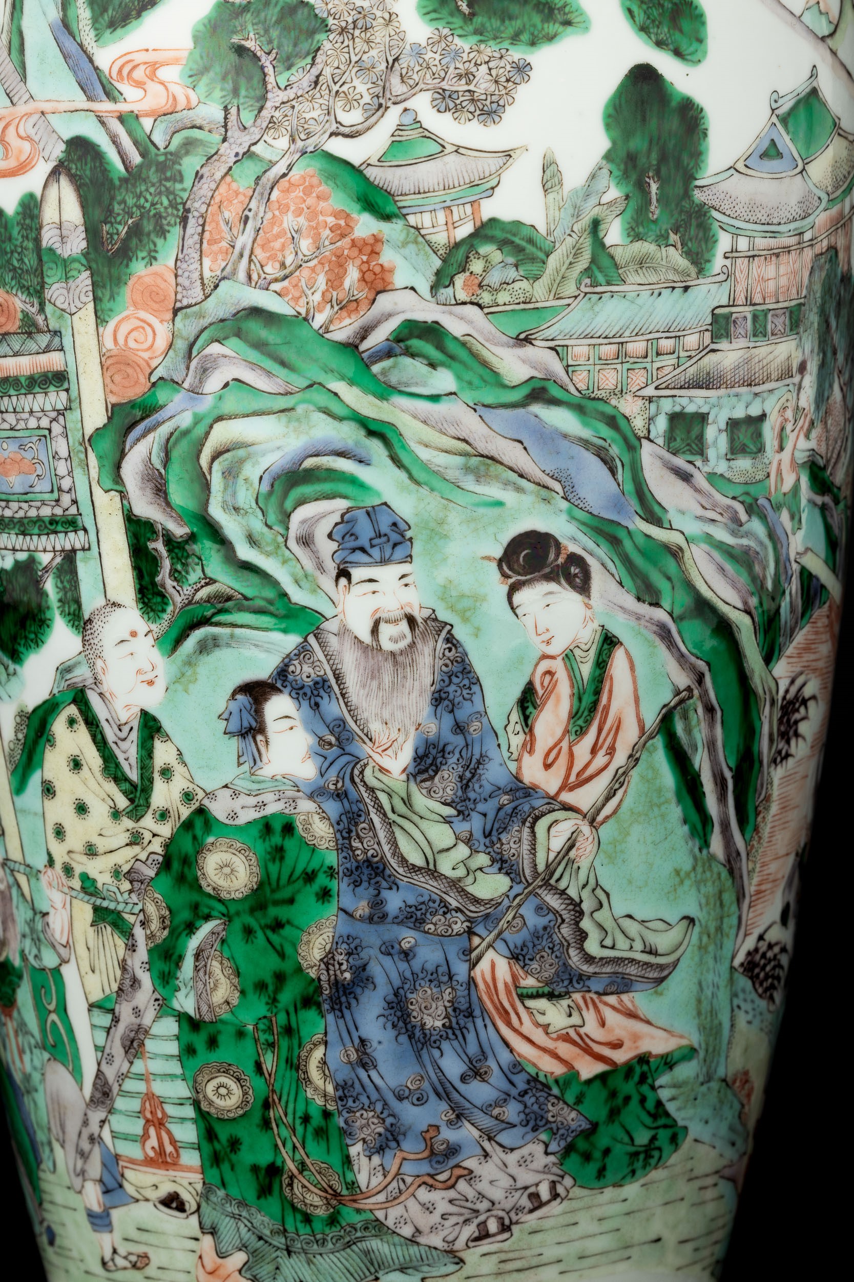 Vaso in Porcellana Famiglia Verde con Paesaggio e Personaggi, Cina, XIX Secolo