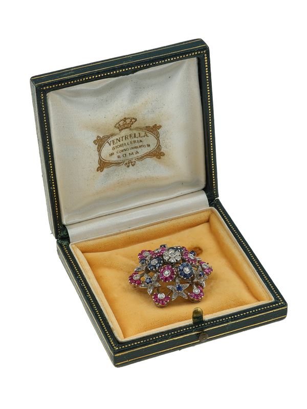 Spilla en tremblant con rubini, zaffiri e diamanti