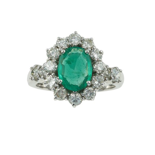 Anello con smeraldo taglio ovale di ct 1.20 circa e diamanti taglio brillante a contorno