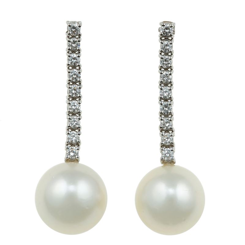 Orecchini pendenti con perle coltivate e diamanti  - Asta Fine Jewels - Cambi Casa d'Aste