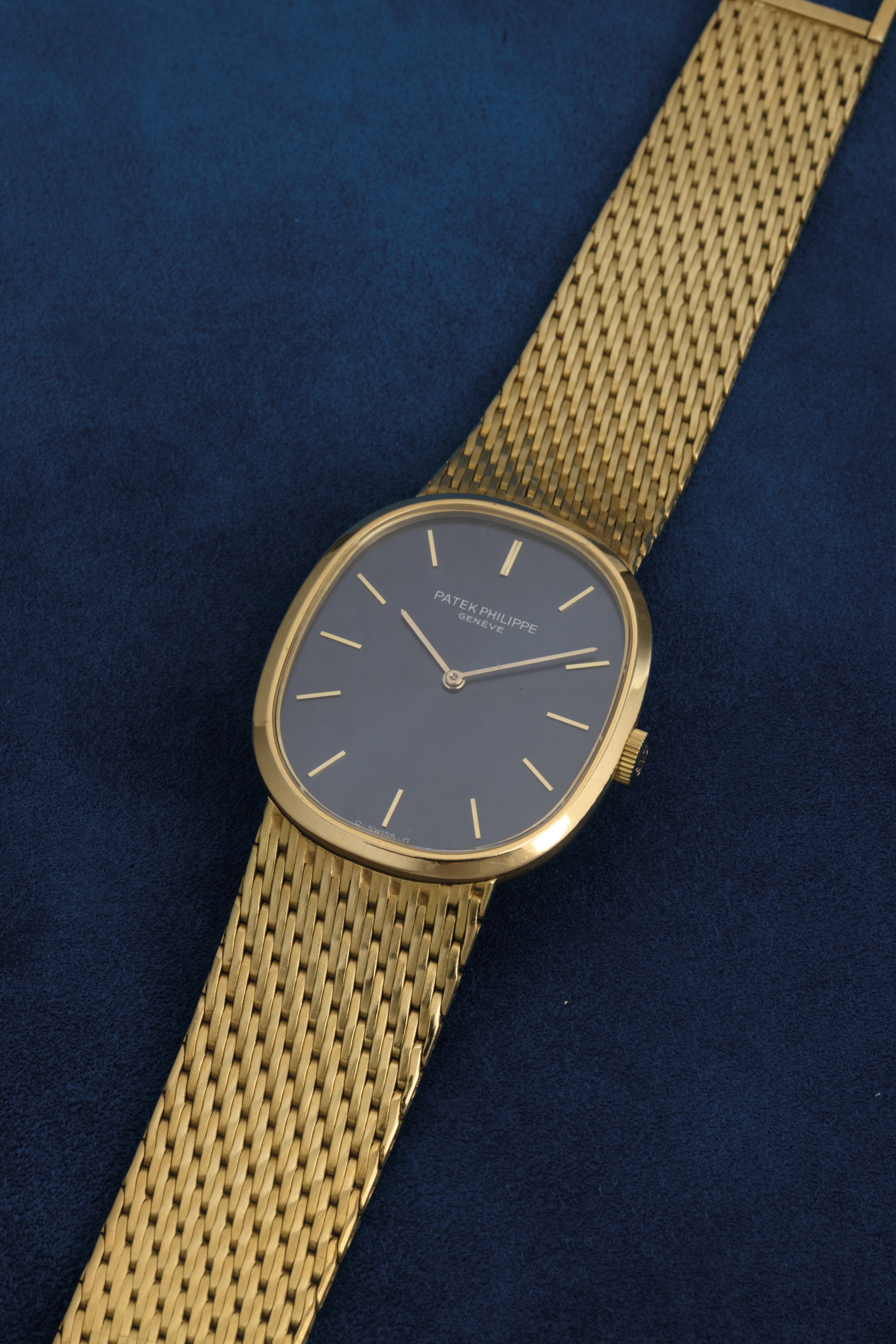 Patek Philippe - Ellipse Ref 3748/1 in Oro Giallo 18k con Bracciale Integrato, Quadrante Blu Sole...