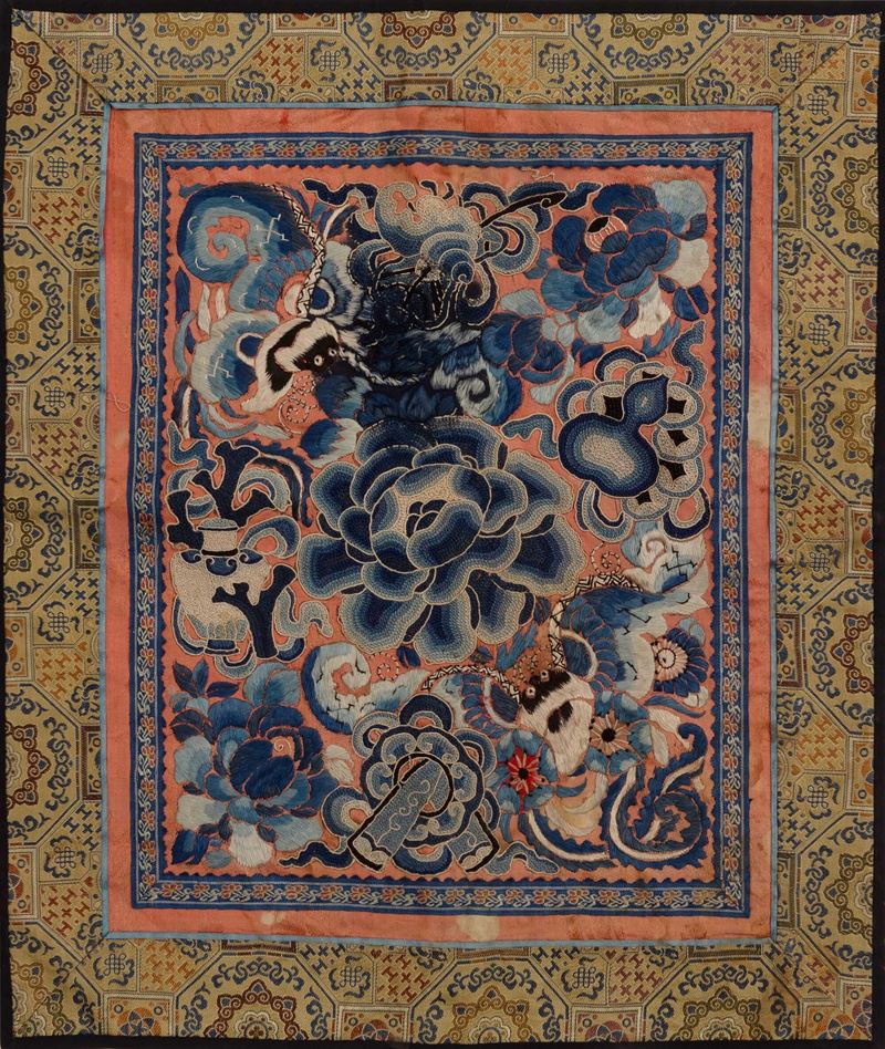 Thangka su seta decorato con motivi floreali, Cina, XIX secolo  - Auction Oriental Art - Cambi Casa d'Aste