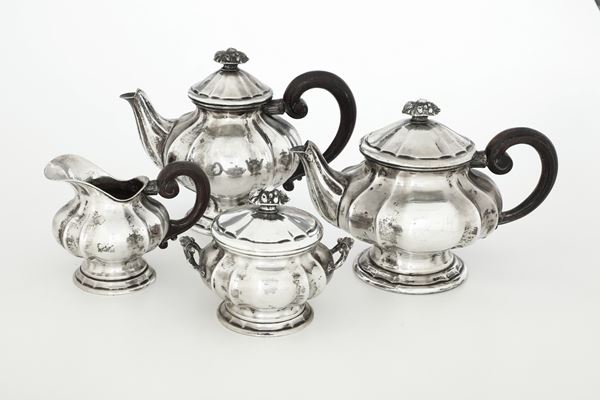 Servizio da tè e caffè. Argenteria milanese del XX secolo, marchio con fascio littorio in uso dal 1935 al 1945