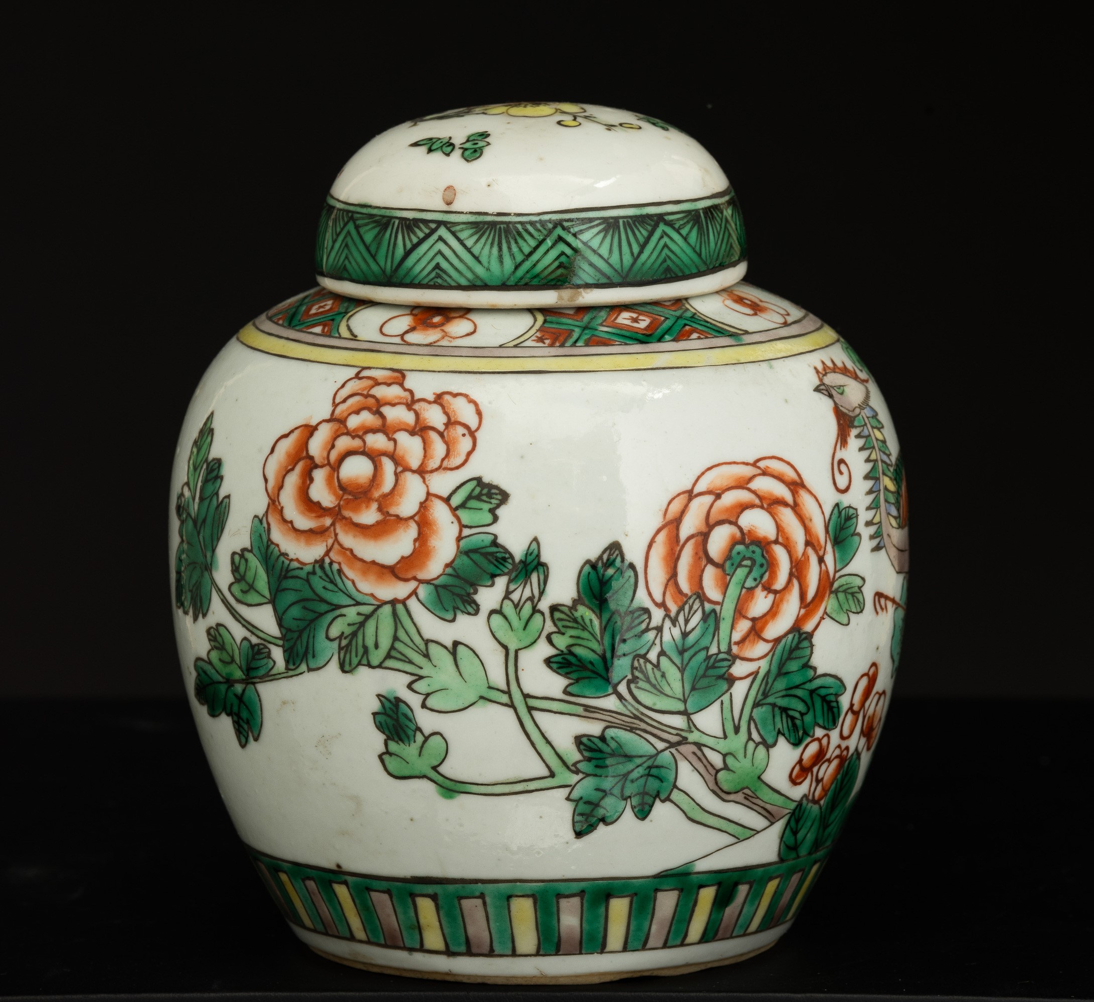 Vaso in porcellana Famiglia Verde con paesaggio, gallo e fiori, Cina, Dinastia Qing, XIX secolo