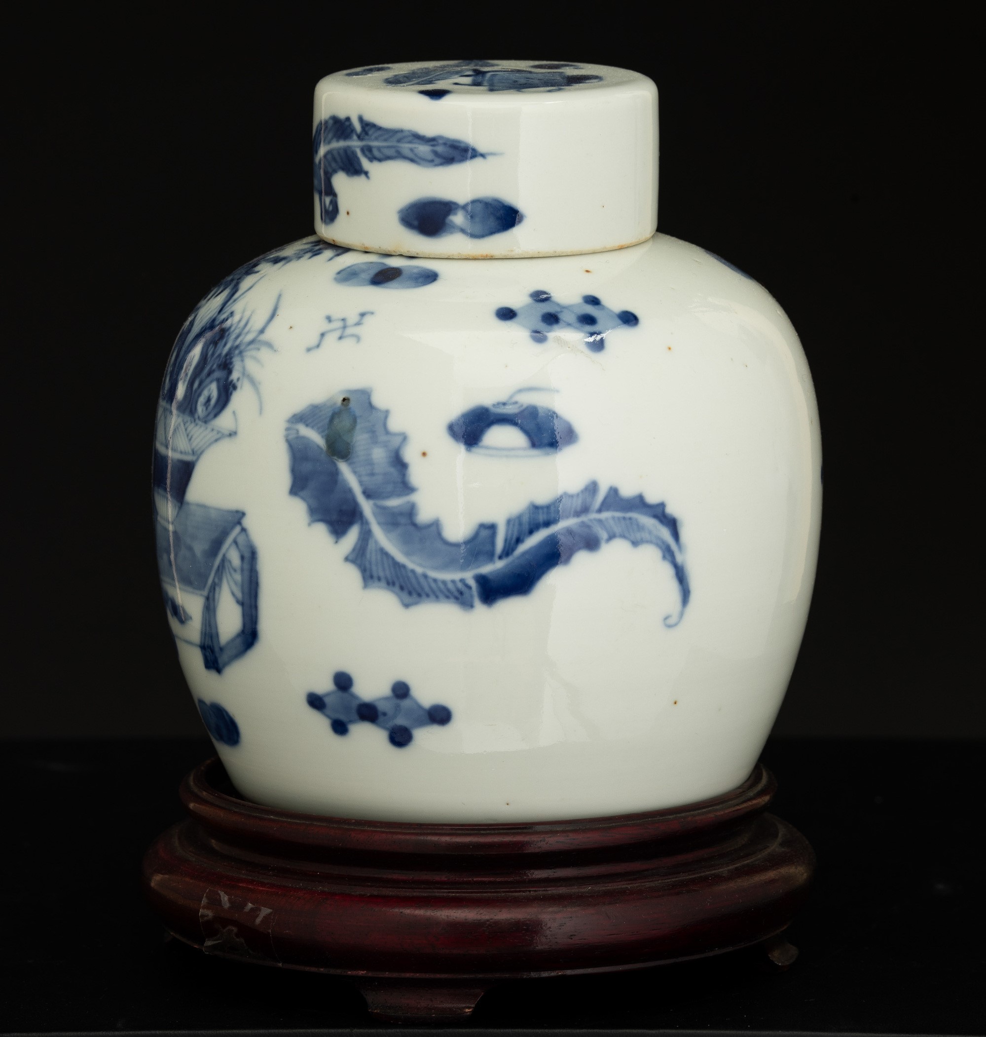Cina, Potiche in porcellana bianca e blu raffigurante natura morta, Dinastia Qing, XIX secolo