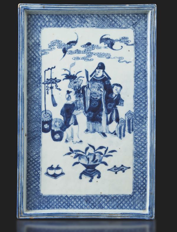 Placca in porcellana bianca e blu raffigurante dignitario con discepoli, Cina, Dinastia Qing, XIX secolo