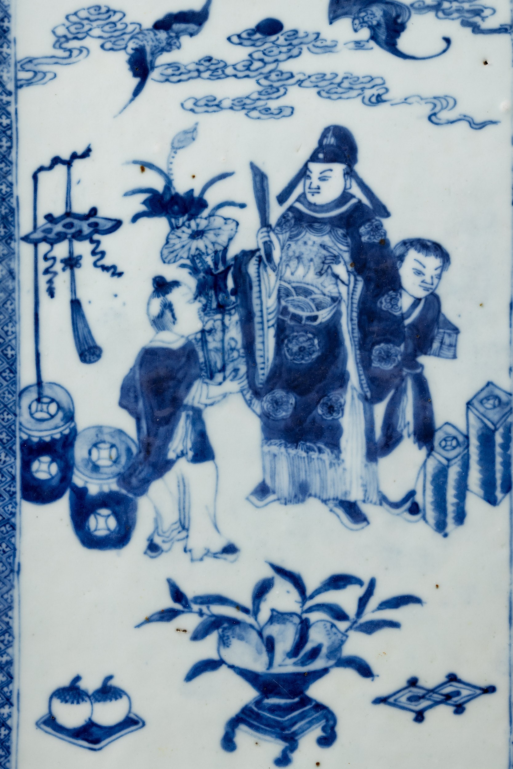 Placca in porcellana bianca e blu raffigurante dignitario con discepoli, Cina, Dinastia Qing, XIX...
