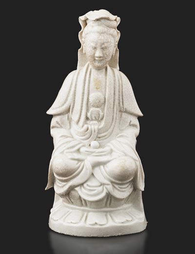 Figura di Saggio in Porcellana Blanc De Chine Seduto su Doppio Fiore di Loto, Cina, XIX Secolo