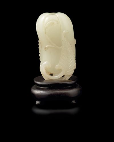 Elemento in Giada Bianca con Bocciolo di un Fiore Scolpito, Cina, Dinastia Qing, Epoca Qianlong, ...