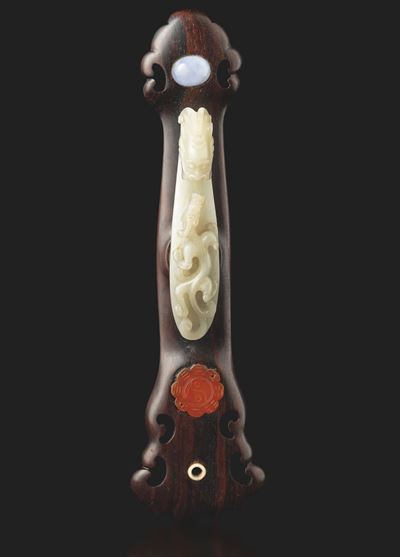 Fibbia in Giada con Decoro di Drago su Legno di Homu con Inserti in Pietre Dure, Fibbia Epoca Qia...