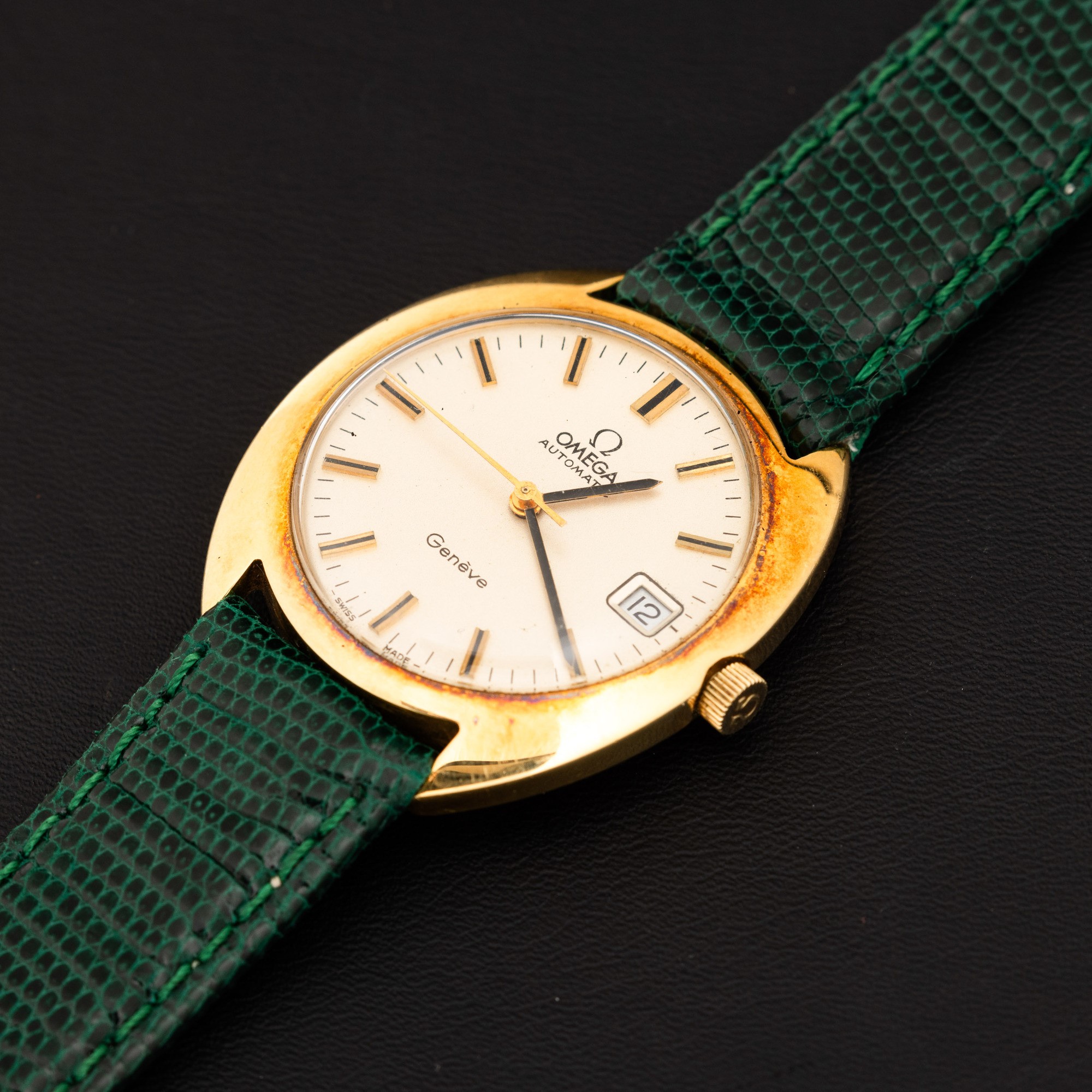 Omega - Geneve in Oro Giallo 18k Automatico con Datario, Quadrante Argentè, 33x35 MM
