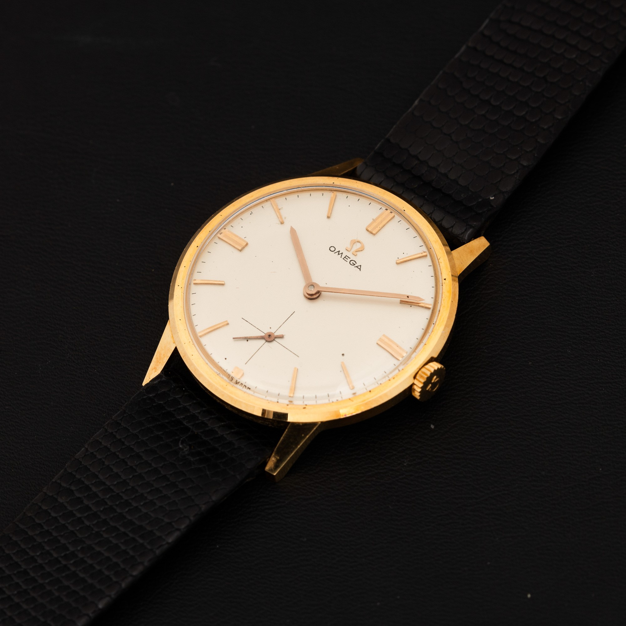 Omega - Solo Tempo Carica Manuale in Oro Giallo 18k, "nos" Quadrante Argentè con Indici Applicati...