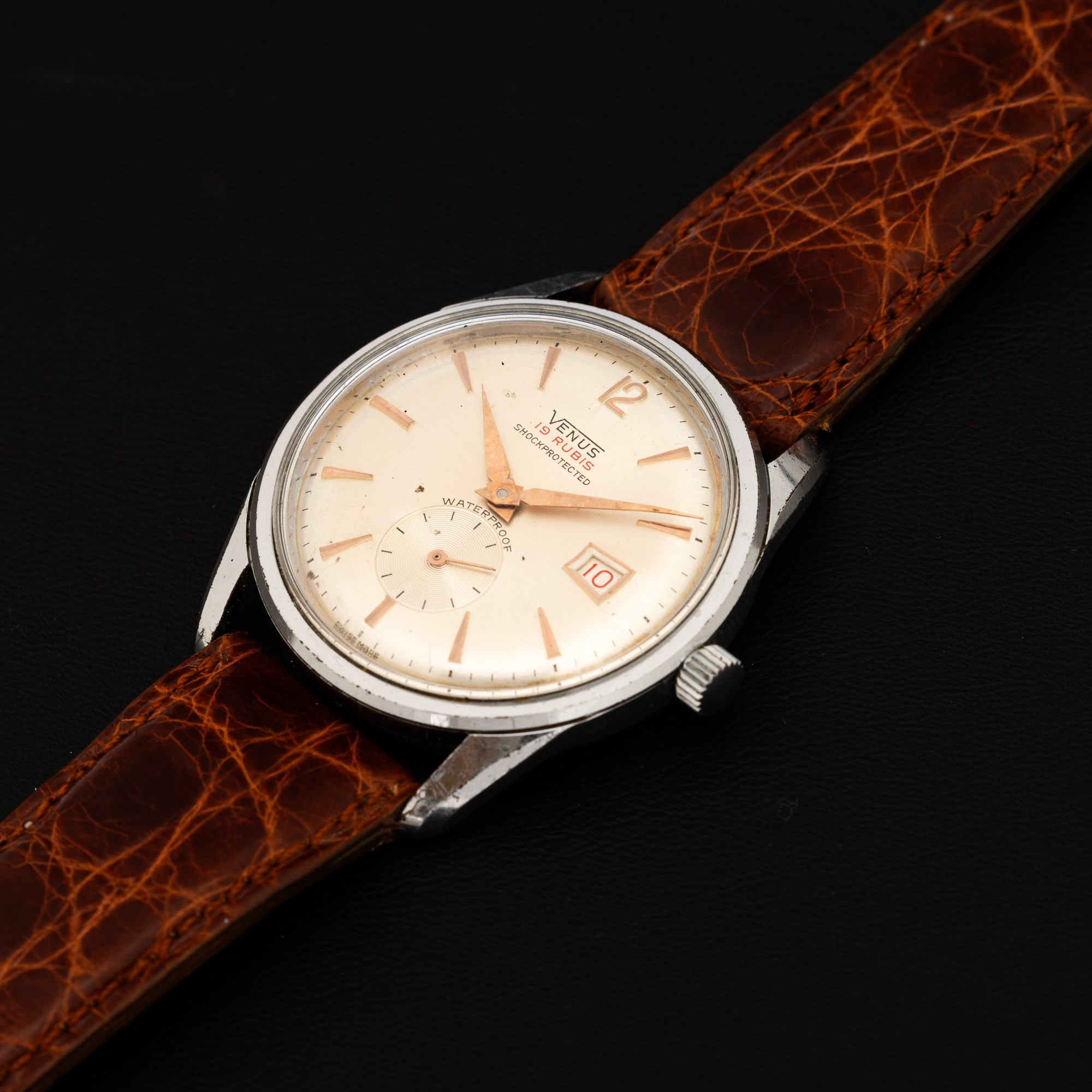 Venus - Orologio Automatico con Datario in Acciaio, Quadrante Argentè con Piccoli Secondi, 35 MM