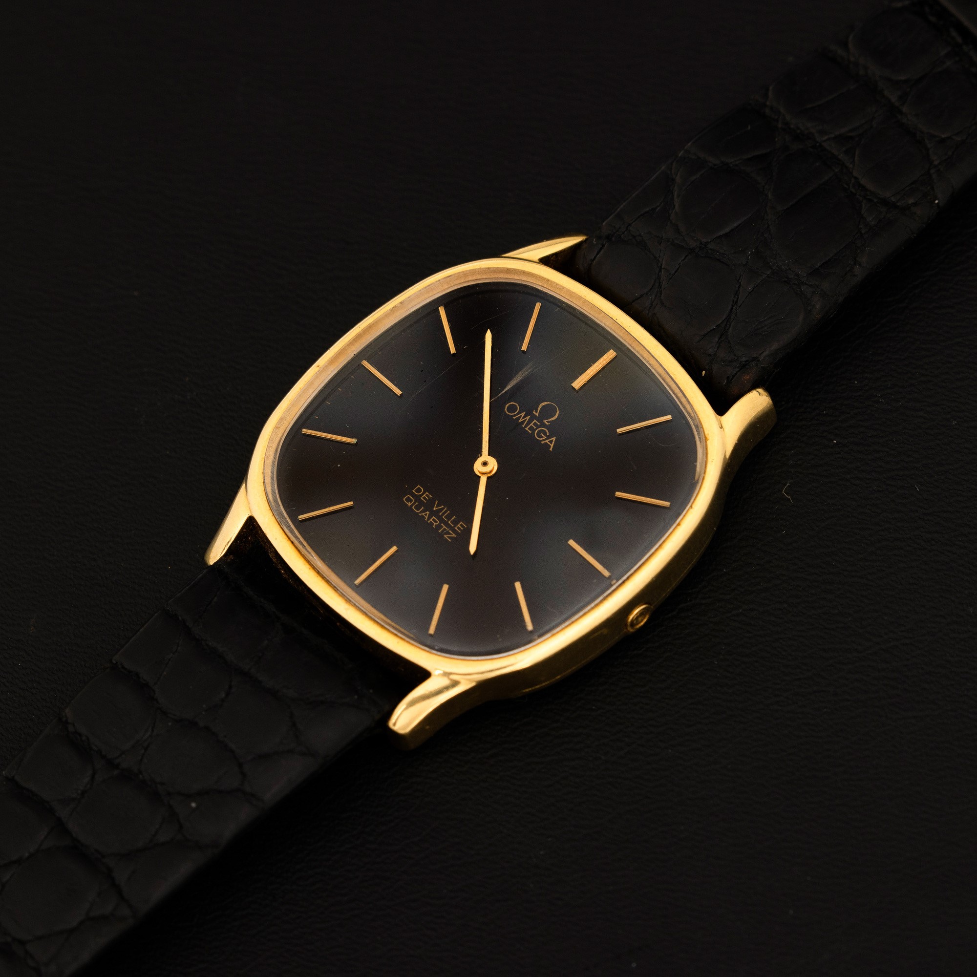 Omega - De Ville in Oro Giallo 18k di Forma Movimento al Quarzo, Quadrante Nero con Indici Dorati...