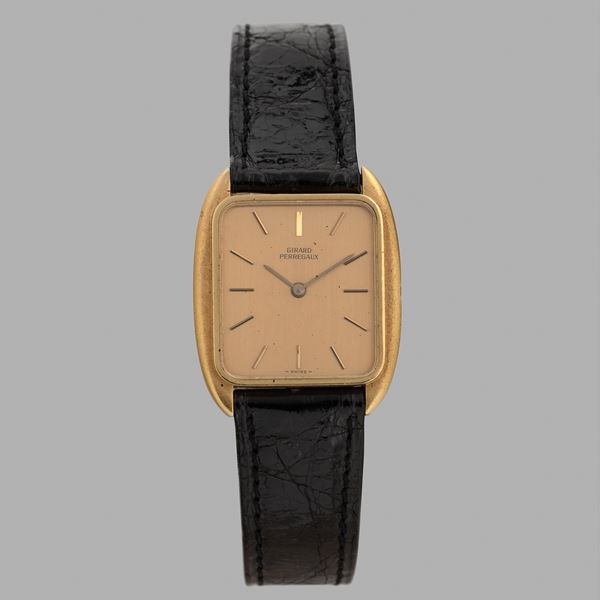 Tonneau in oro giallo 18k, quadrante champagne con indici applicati, carica manuale, 25x27 mm<BR>