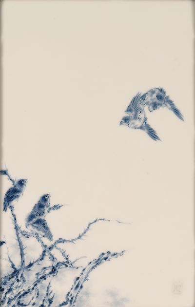 Placca in Porcellana Bianca e Blu con Uccelli, Cina, Periodo Repubblica, XX Secolo