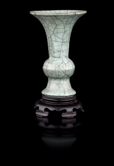 Vaso in Porcellana Guan, Cina, Dinastia Qing, XVIII Secolo