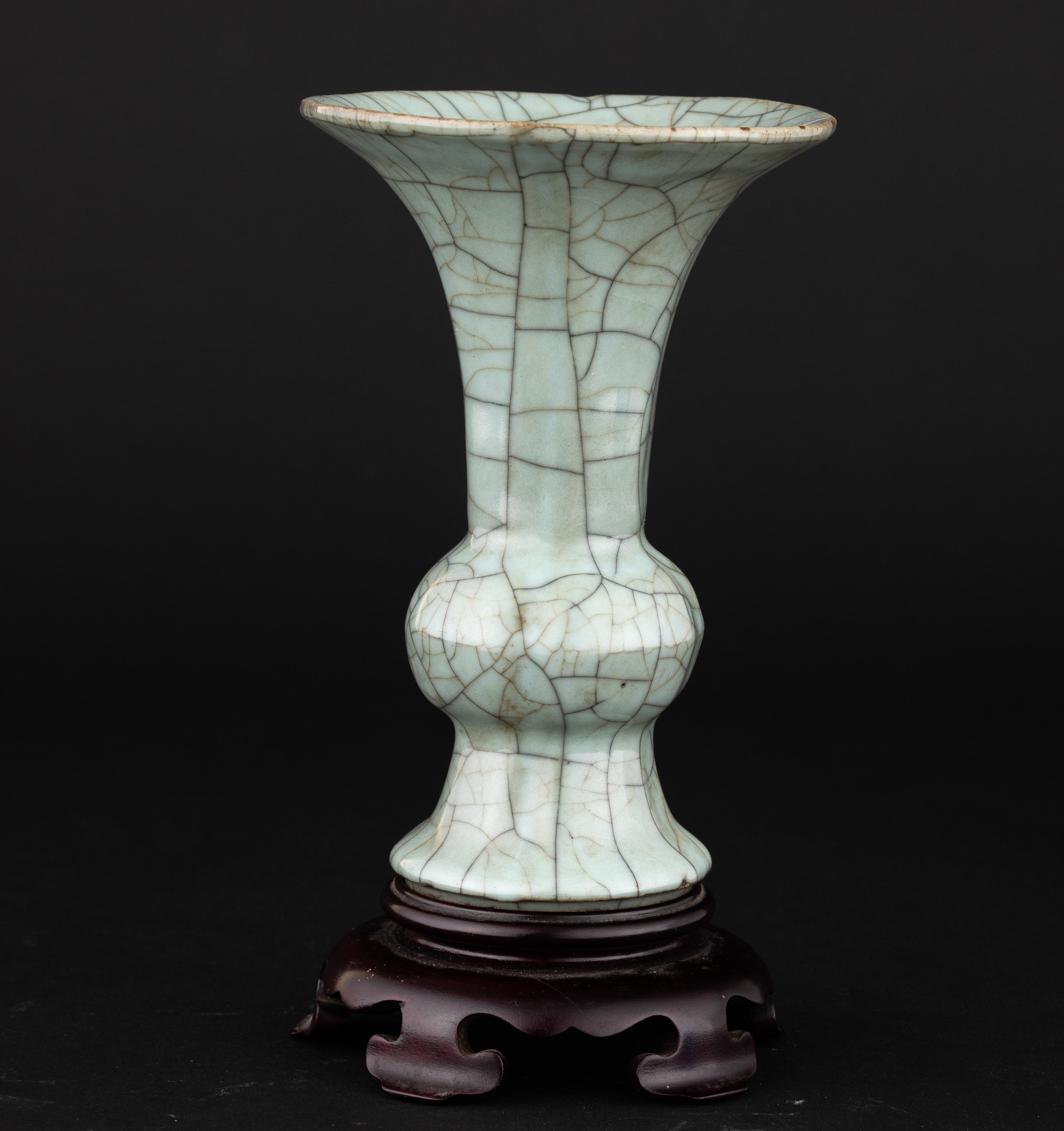 Vaso in Porcellana Guan, Cina, Dinastia Qing, XVIII Secolo