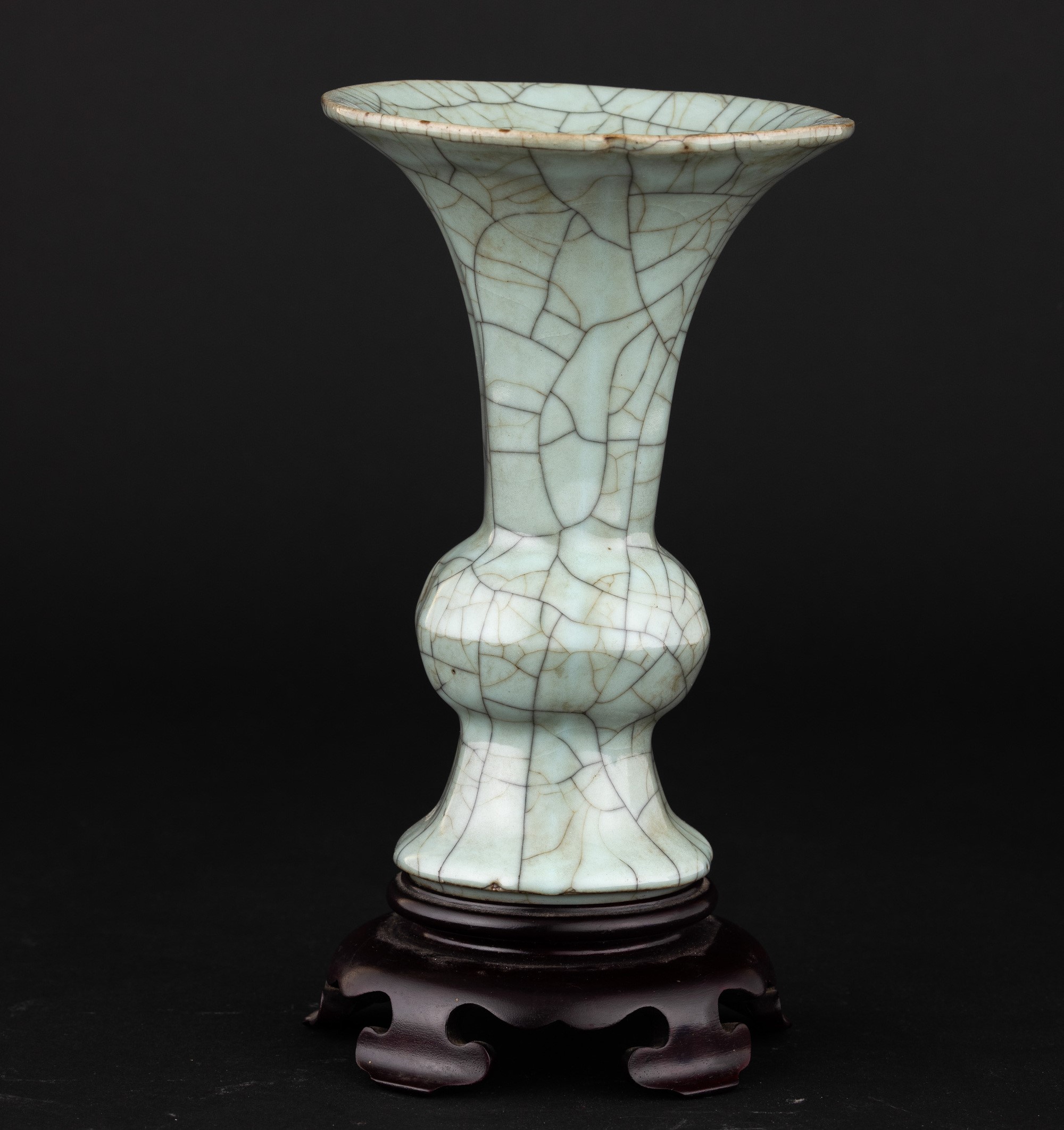 Vaso in Porcellana Guan, Cina, Dinastia Qing, XVIII Secolo