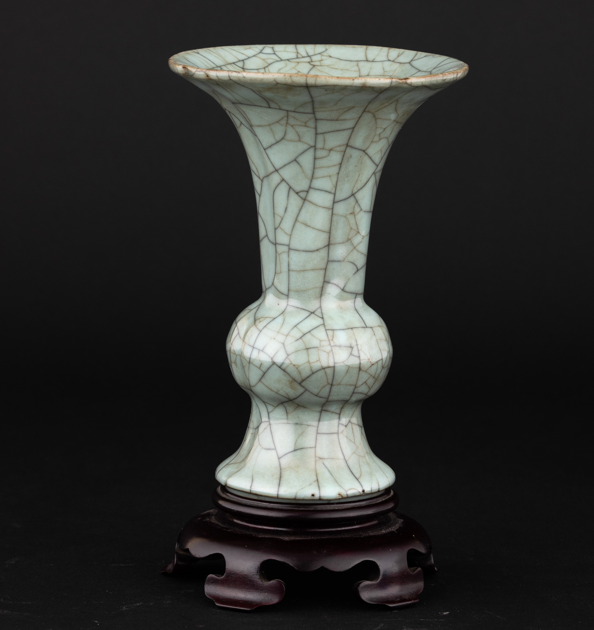Vaso in Porcellana Guan, Cina, Dinastia Qing, XVIII Secolo