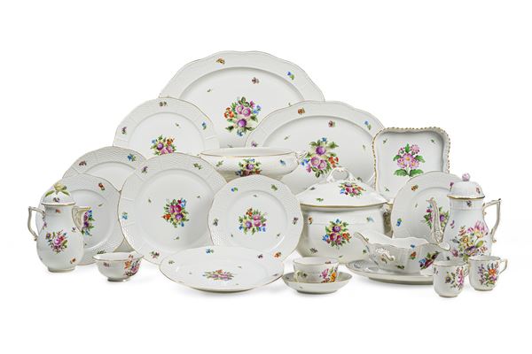 Parte di servizio da tavola “Bouquet de Saxe”. Ungheria, Manifattura Herend, 1946 circa.