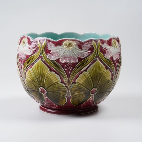 Cachepot.  Probabilmente Germania, Poppelsdorf, manifattura Wessel, fine XIX secolo.