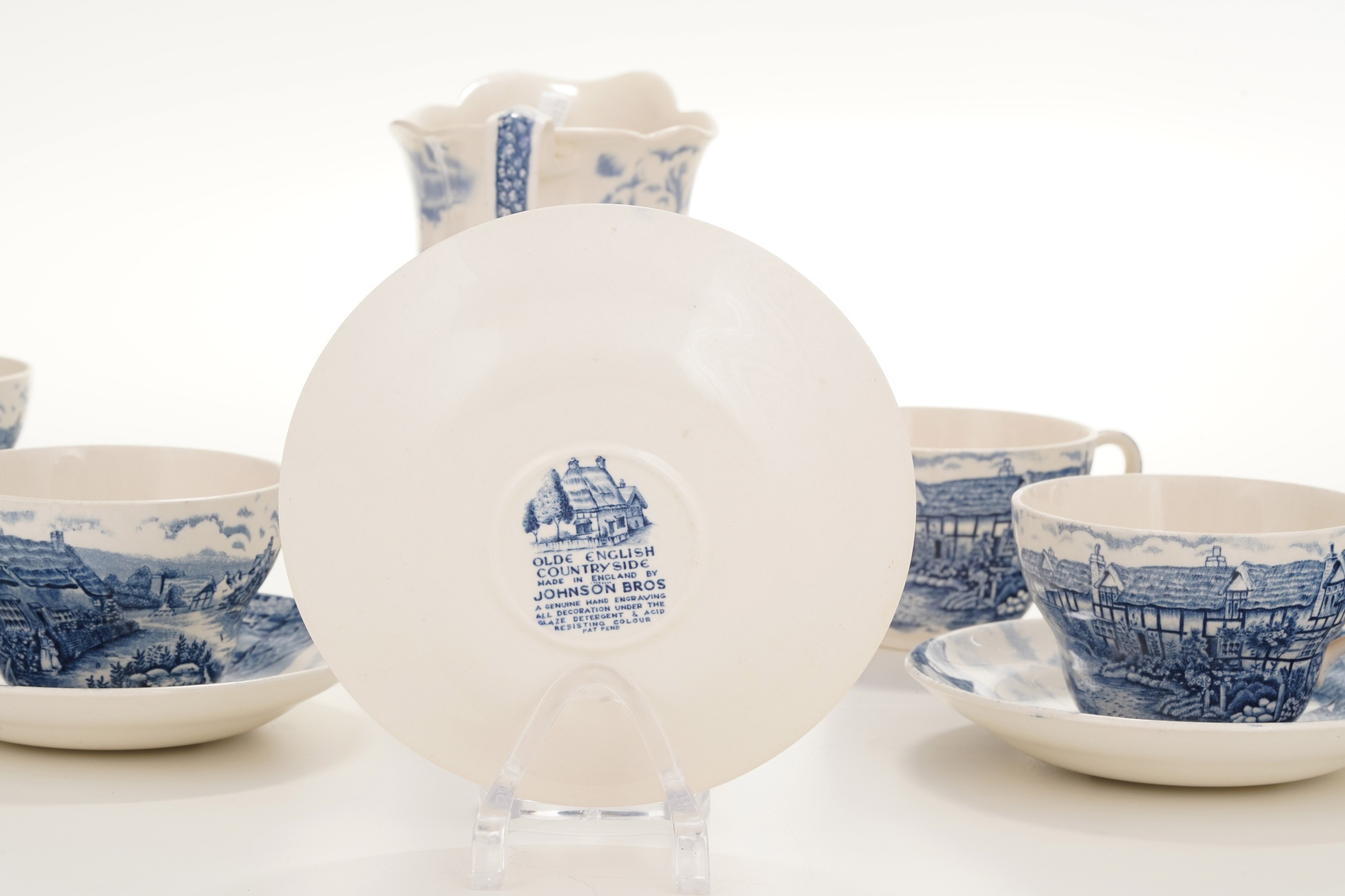 Brocca e Cinque Tazze con Piattino in Ceramica. Inghilterra, Johnson Bros