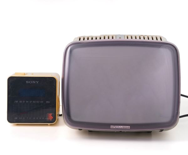 Televisore Brionvega e radio Sony
