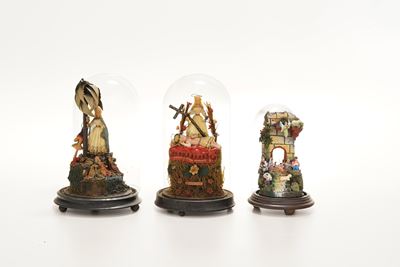 Tre Gruppi da Presepe in Teca di Legno e Vetro. XX Secolo