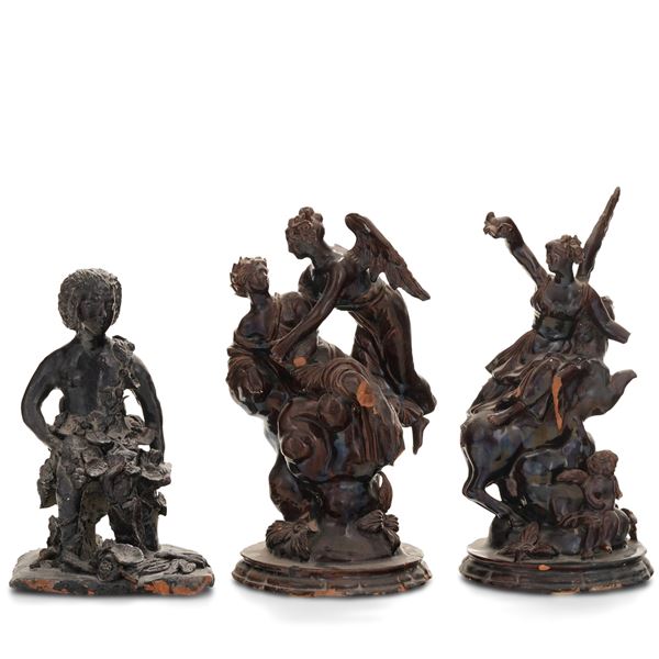 Tre sculture in terracotta smaltata. XX secolo