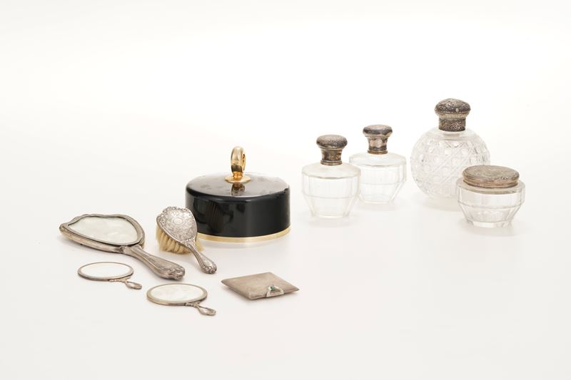 Set da toilette in argento e vetro. XX secolo  - Auction Antique - Cambi Casa d'Aste