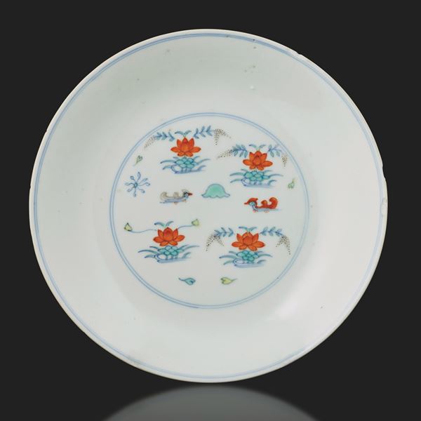 Porcelain dish with floral decoration, China, Qing Dynasty, Qianlong period, 18th century