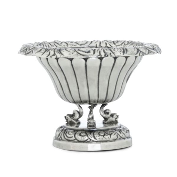 Alzata con bordo baccellato. Italia (?) inizio XX secolo