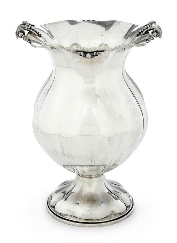 Vaso. Argenteria milanese del XX secolo, bollo con fascio littorio in uso dal 1925 al 1945, argenterie Fratelli Broggi