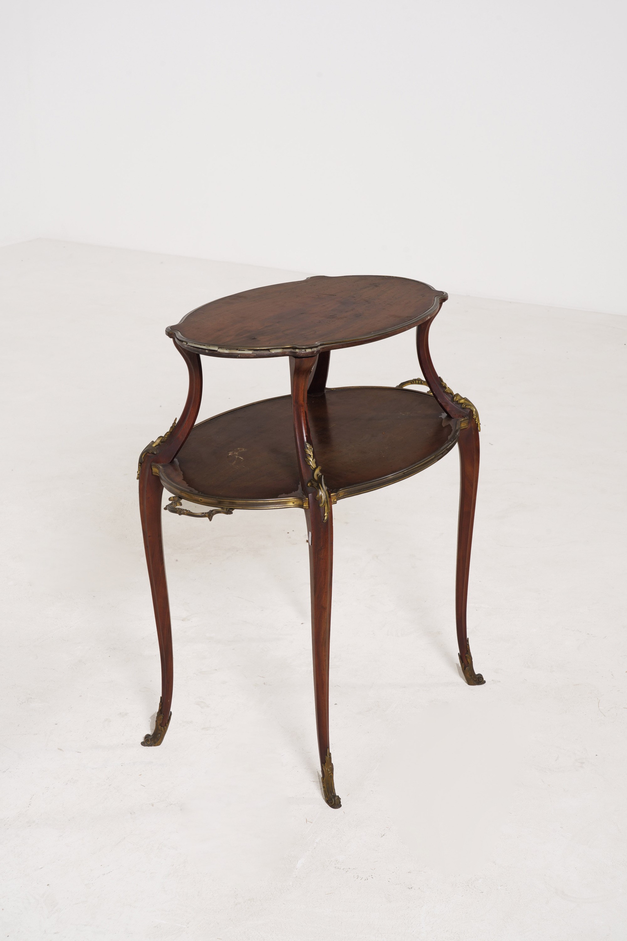 Etagere di Gusto Luigi XV a Due Ripiani