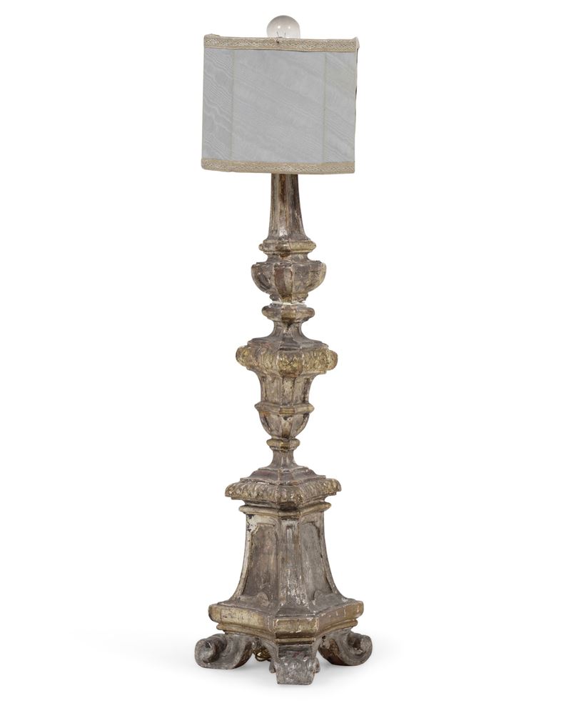 Reggicero in legno intagliato. XVIII secolo  - Auction Antique - Cambi Casa d'Aste