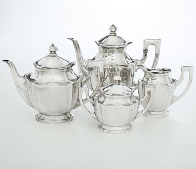 Servizio da Tè e Caffè. Argenteria Italiana del XX Secolo, Argentiere Ricci & C., Alessandria