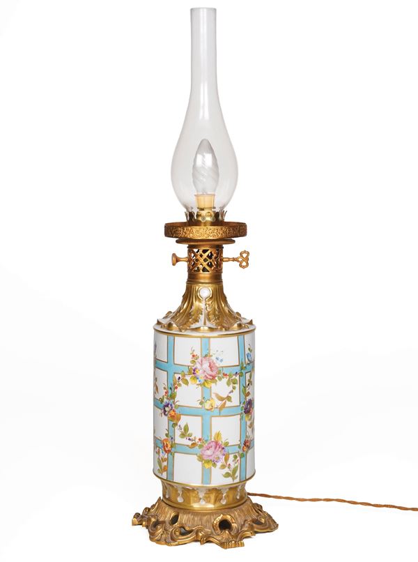 Vaso montato a lampada. Francia, probabilmente Parigi, Manifattura Le Tallec, XX secolo.