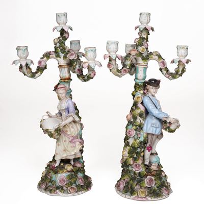 Coppia di Candelabri.germania, Turingia, Manifattura di Sitzendorf, Verso la Fine del XIX Secolo.