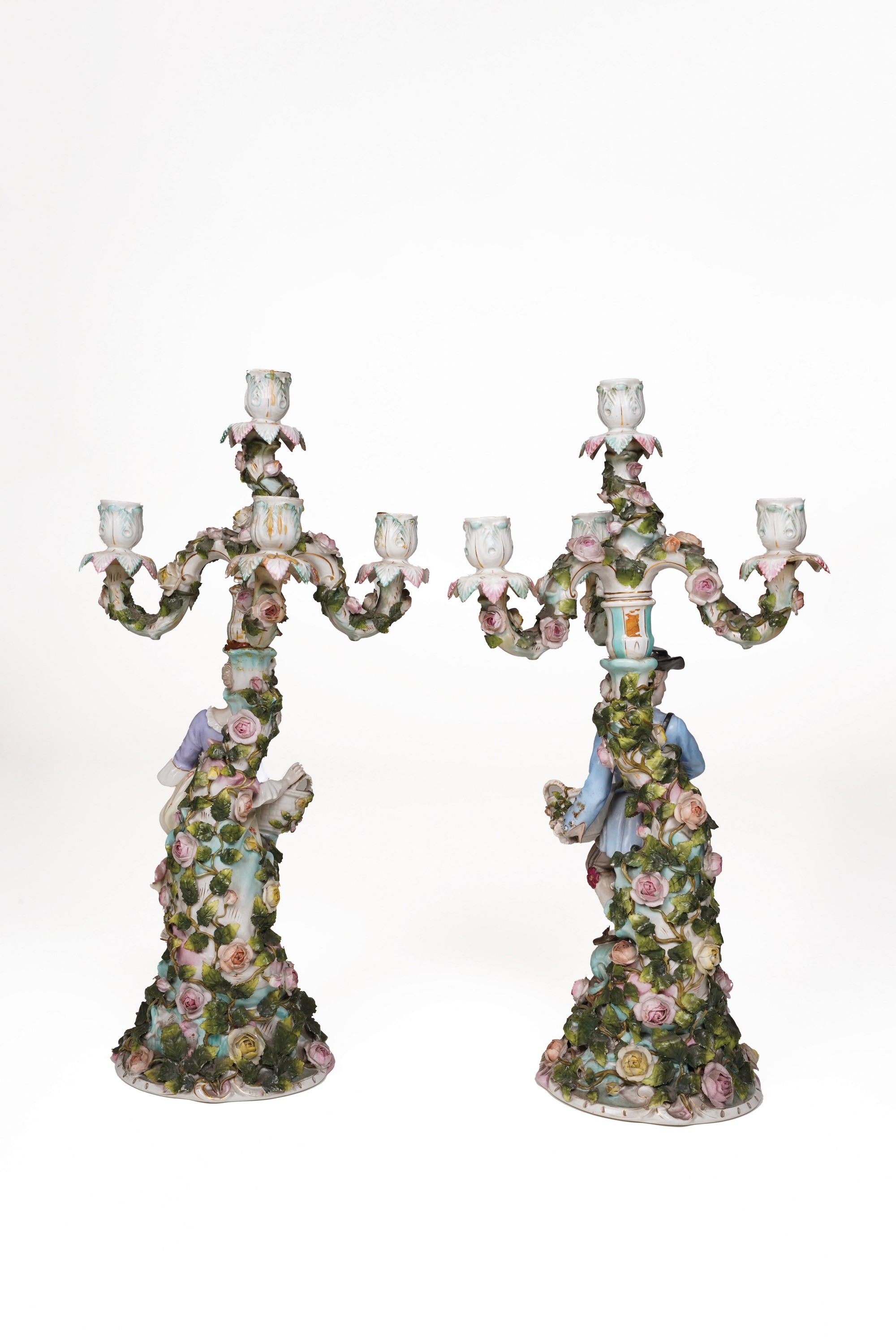 Coppia di Candelabri.germania, Turingia, Manifattura di Sitzendorf, Verso la Fine del XIX Secolo.