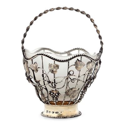 William Plummer, Cestino (Londra, 1769) in argento fuso, sbalzato e dorato con elementi in vetro ...
