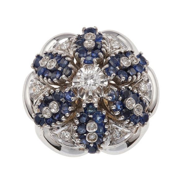 Diamond, sapphire and gold ring