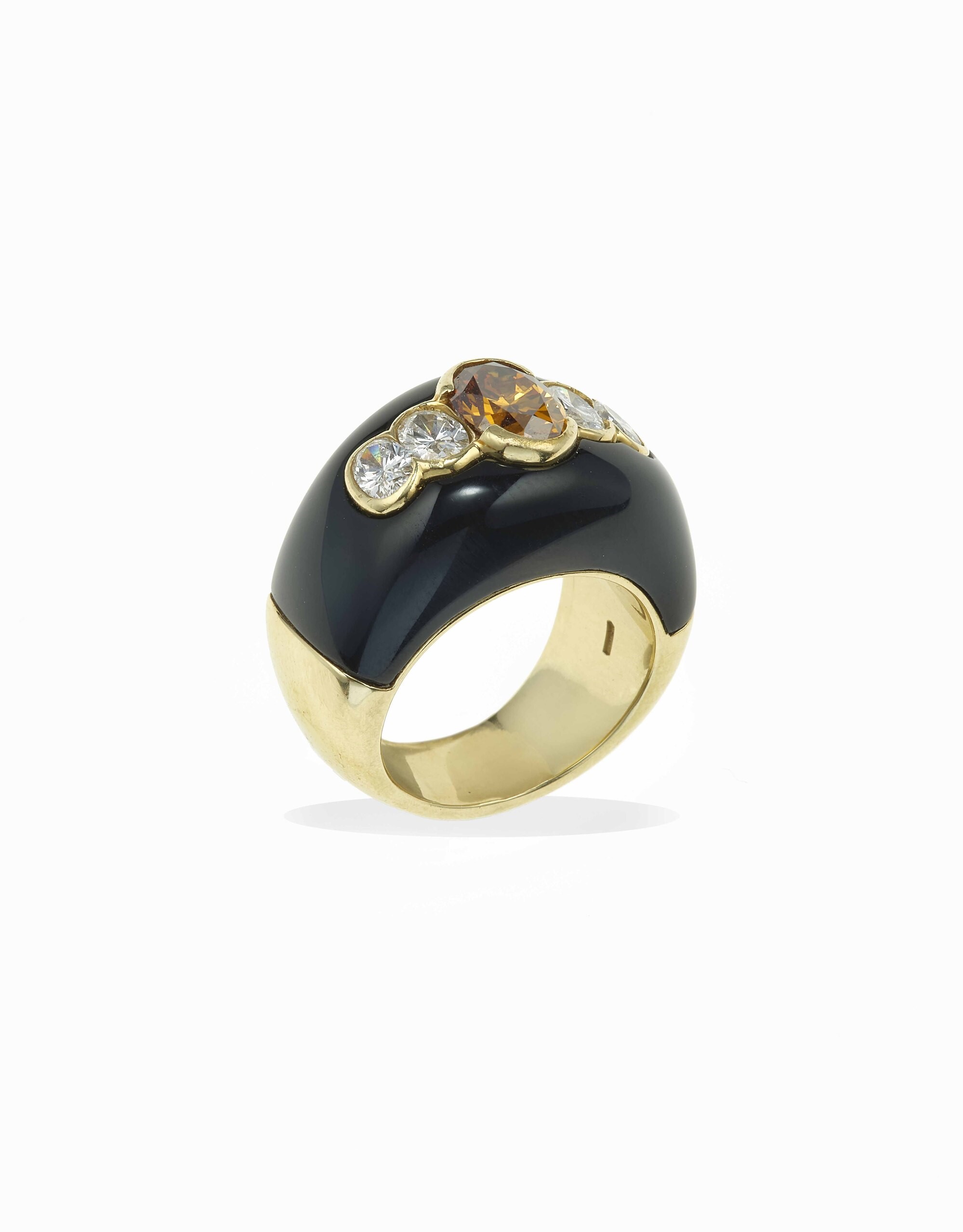 Anello a fascia con diamante centrale Fancy Orangy Brown (irradiato), oro giallo 750/1000