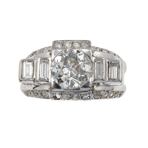 Anello con diamante centrale di vecchio taglio di ct 1.90 circa