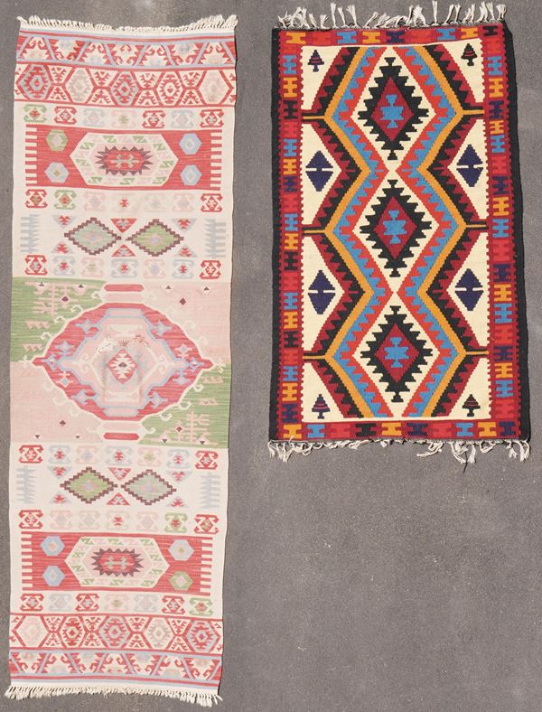Lotto di due Kilim moderni